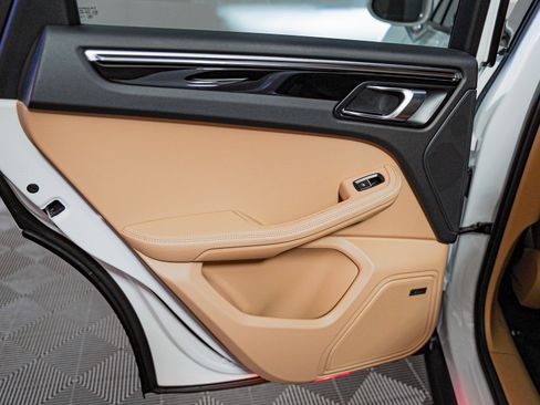 Certified 2025 Porsche Macan image 25