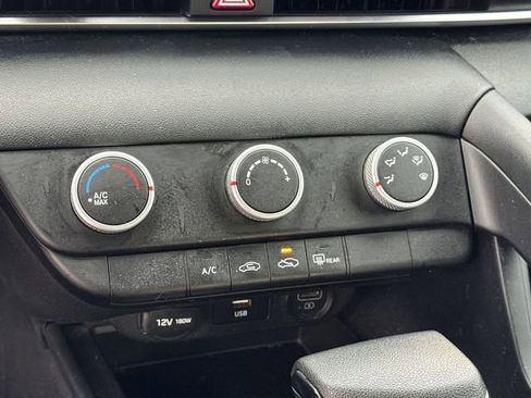 Used 2021 Hyundai Elantra SE image 19
