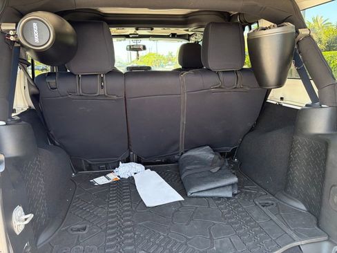 Used 2018 Jeep Wrangler Unlimited Sahara AWD/4WD image 20