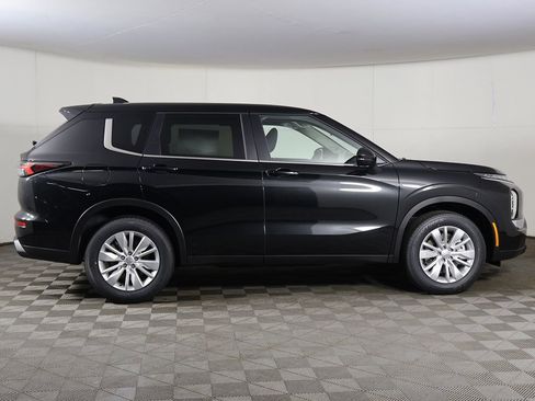 New 2026 Mitsubishi Outlander ES FWD image 17