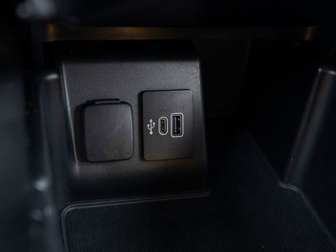Used 2025 Ford Explorer Active AWD/4WD image 22