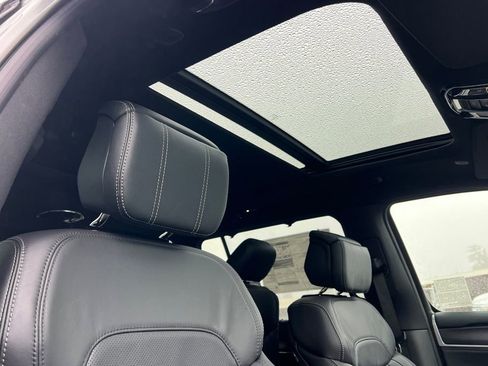 New 2026 Jeep Grand Wagoneer L Summit w/ Premium Group III image 18