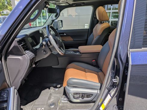 Used 2024 Lexus GX 550 w/ Accessory Package (2T) AWD/4WD image 15
