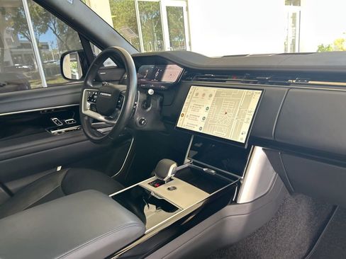 Used 2024 Land Rover Range Rover SE AWD/4WD image 24