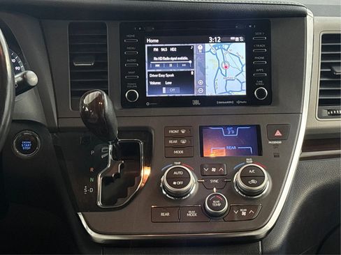 Used 2018 Toyota Sienna Limited Premium image 19
