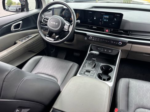 Certified 2026 Kia Carnival FWD image 12