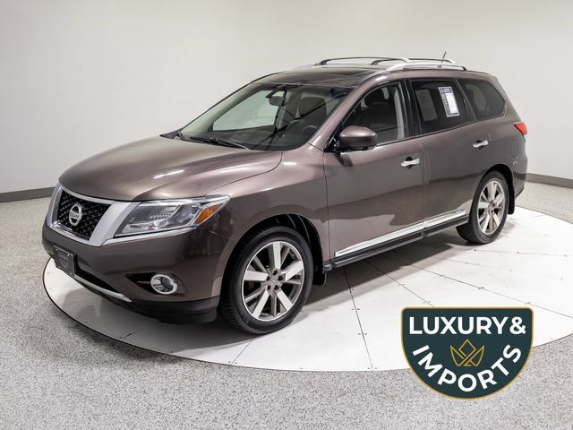 Used 2015 Nissan Pathfinder Platinum w/ Family Entertainment Package FWD image 1