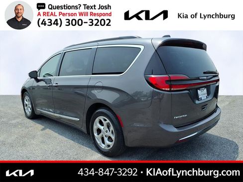 Used 2023 Chrysler Pacifica Limited FWD image 6