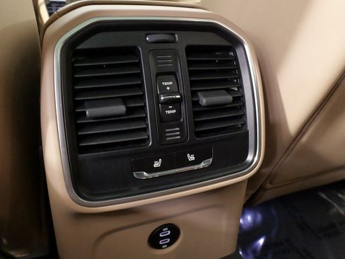 Used 2025 Porsche Macan image 45