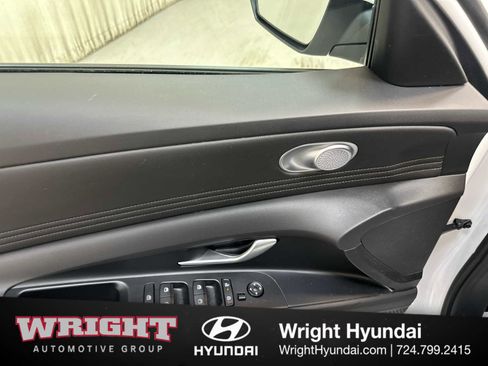 Certified 2025 Hyundai Elantra SEL FWD image 10