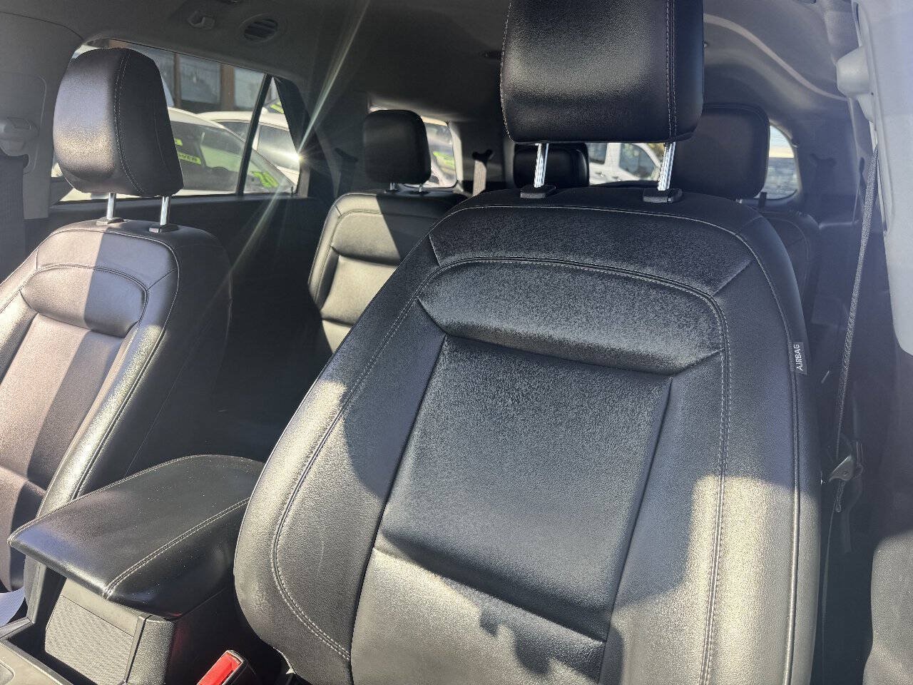 Used 2022 Ford Explorer XLT w/ Equipment Group 202A RWD image 3