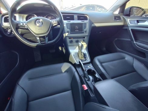 Used 2016 Volkswagen Golf SE image 40