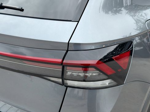 Certified 2025 Volkswagen Taos SE image 27