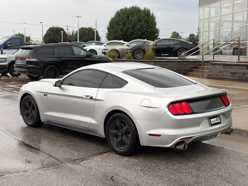 Used 2017 Ford Mustang Coupe RWD image 4
