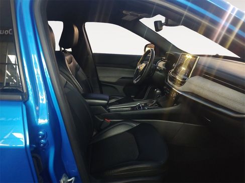 Used 2024 Jeep Compass Latitude image 15