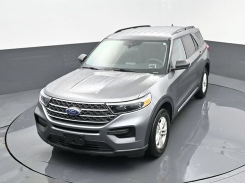 Used 2023 Ford Explorer XLT AWD/4WD image 22