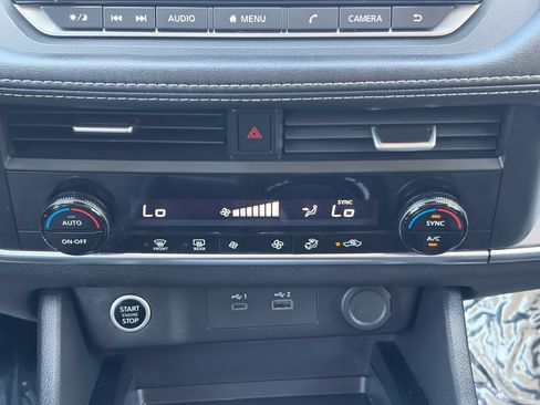 Used 2023 Nissan Rogue SV FWD image 23