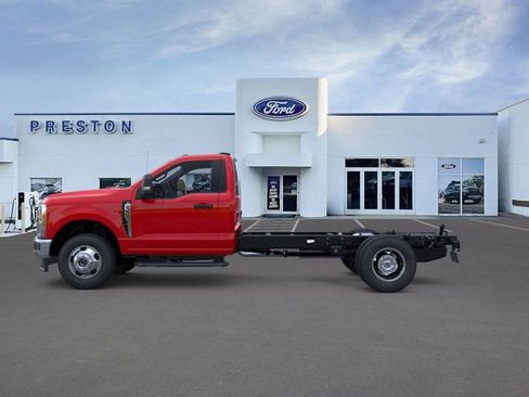 New 2026 Ford F350 XL w/ XL Chrome Package image 3