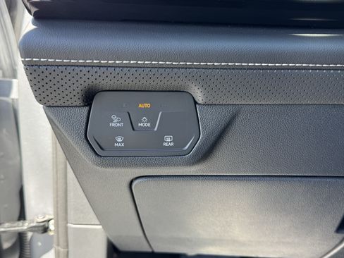 Used 2026 Volkswagen Atlas SE FWD image 30
