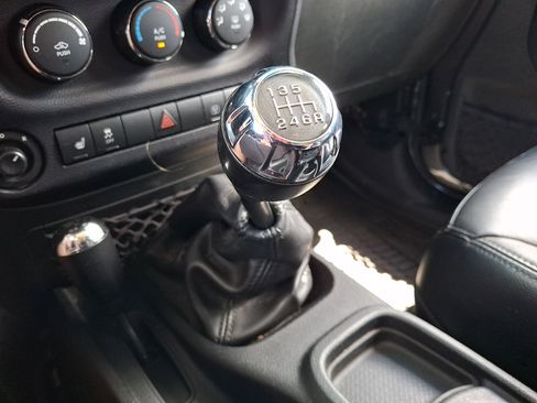 Used 2016 Jeep Wrangler Unlimited Sahara AWD/4WD image 14