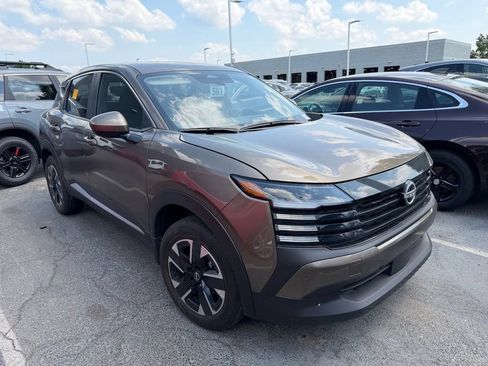 Certified 2025 Nissan Kicks SV AWD/4WD image 1