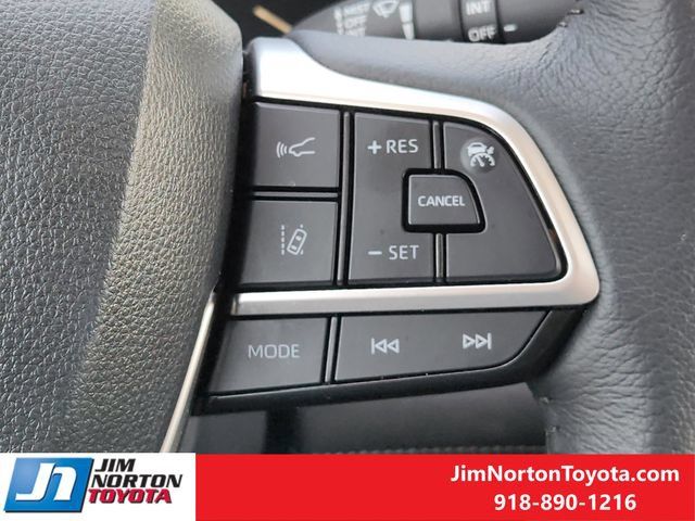 Used 2026 Toyota Sienna XLE FWD image 28