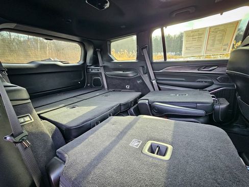 Certified 2024 Jeep Grand Cherokee L Overland w/ Advanced Protech Group III image 48