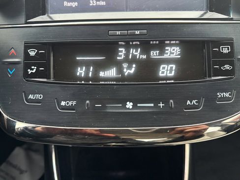 Used 2016 Toyota Avalon XLE image 19