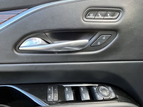 Used 2021 Cadillac Escalade Premium Luxury image 15