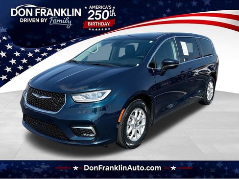 Used 2023 Chrysler Pacifica Touring-L FWD image 1