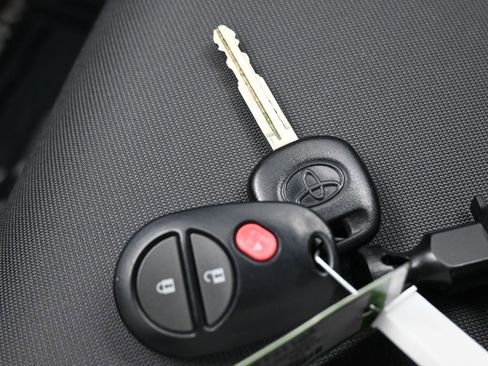 Used 2016 Toyota Tundra SR5 w/ SR5 Upgrade Package image 29