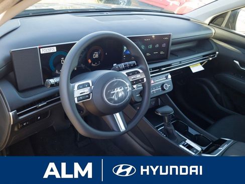 New 2026 Hyundai Tucson SE image 12