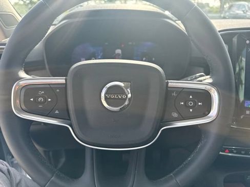 Used 2024 Volvo XC40 B5 Plus AWD/4WD image 9