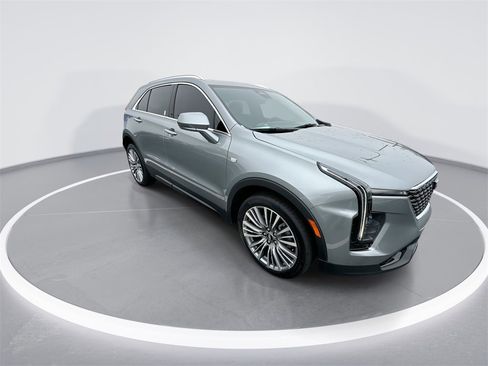 Used 2024 Cadillac XT4 Premium Luxury w/ Technology Package image 2