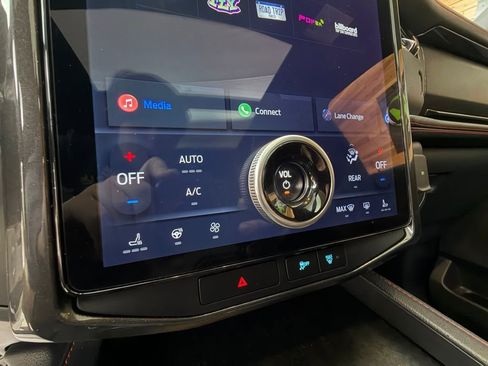 Used 2023 Ford Expedition Limited image 24