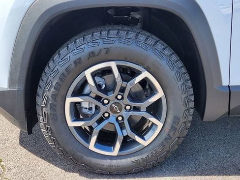 New 2026 Chevrolet Equinox ACTIV w/ Convenience Package III AWD/4WD image 5