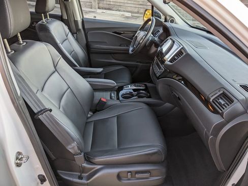 Used 2017 Honda Pilot Touring image 22