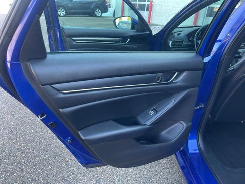Used 2018 Honda Accord Sport image 11