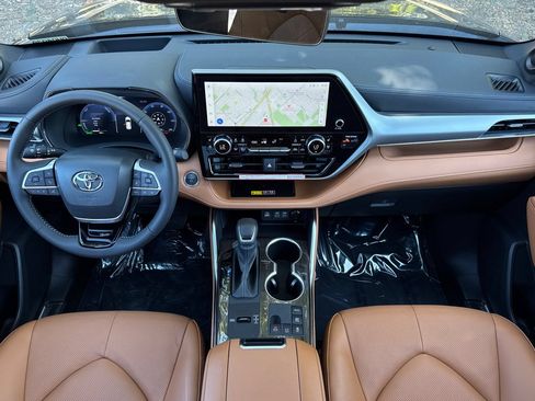 Used 2026 Toyota Highlander Platinum AWD/4WD image 15