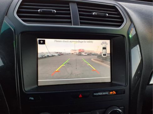 Used 2018 Ford Explorer XLT image 14