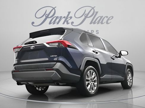 Used 2019 Toyota RAV4 Limited w/ Cold Weather Package FWD image 15