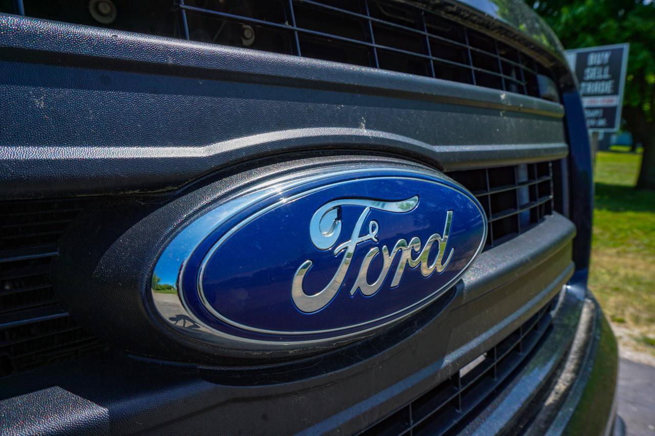 Used 2013 Ford F150 STX w/ Mid Equipment Group AWD/4WD image 10