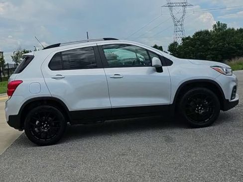 Used 2022 Chevrolet Trax LT w/ Sport Edition AWD/4WD image 9