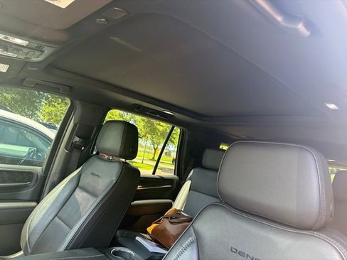 Used 2022 GMC Yukon Denali AWD/4WD image 11