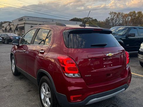 Used 2020 Chevrolet Trax LT w/ Sun & Sound Package image 3
