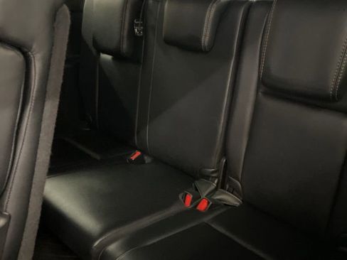 Used 2018 Toyota Highlander XLE image 19