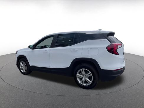 Used 2024 GMC Terrain SLE image 10