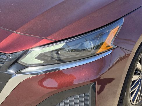 Used 2024 Nissan Altima 2.5 SV image 5