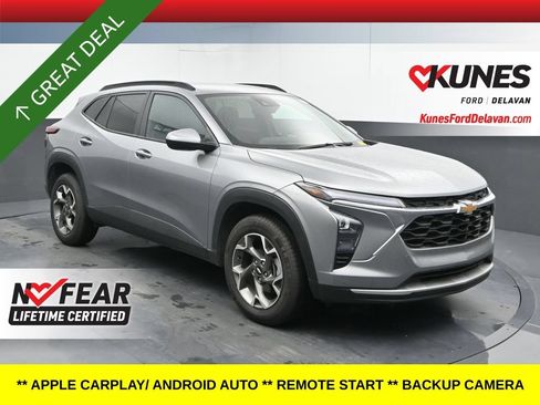 Used 2025 Chevrolet Trax LT FWD image 1