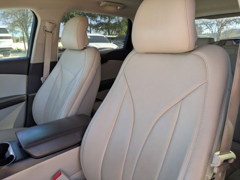 Used 2017 Lincoln MKX Reserve w/ Lincoln MKX Climate Package image 11